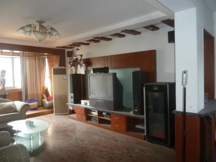 上海市松江区北九峰小区13栋5F及屋内家具等 