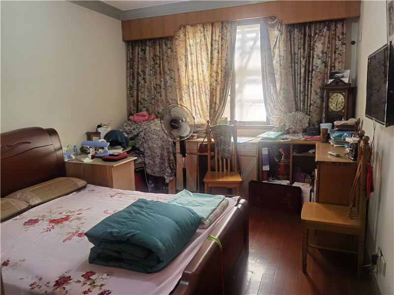 上海市奉贤区水闸小区67栋3F 