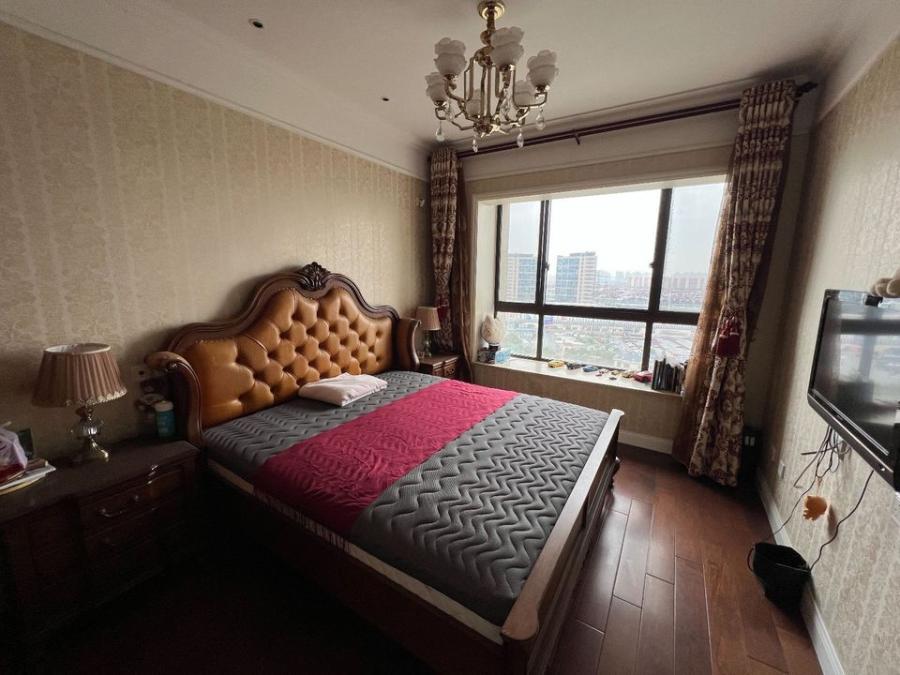 上海市浦东新区合生前滩一号33栋19F 