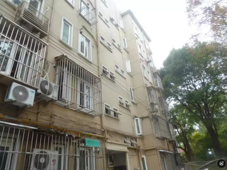 上海市闵行区航华二村124栋6F 