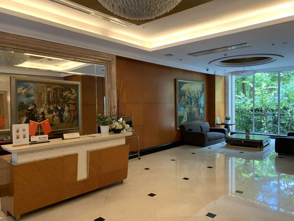 上海市浦东新区世茂滨江花园5栋49F及车库 