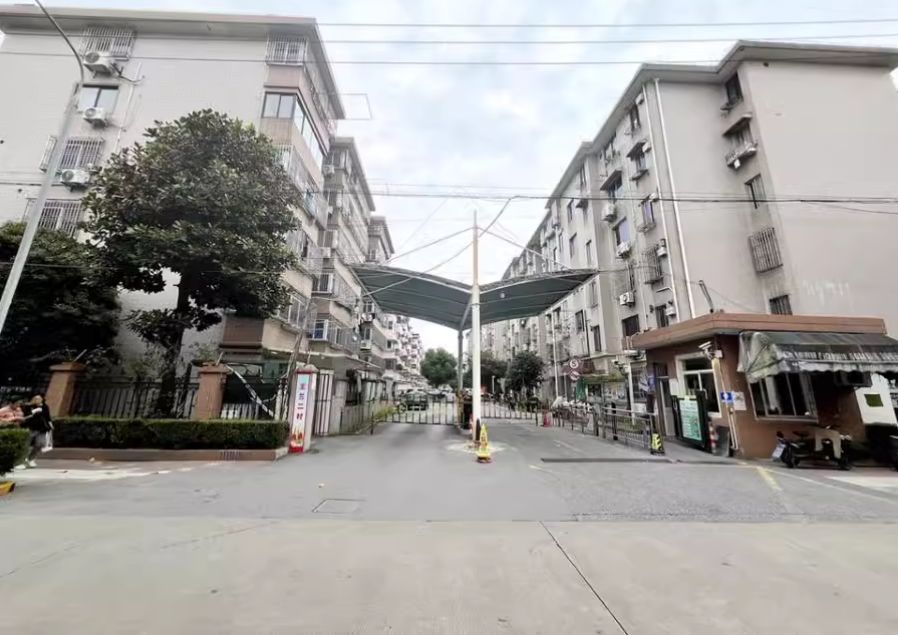 上海市嘉定区玉兰二村69栋2F 