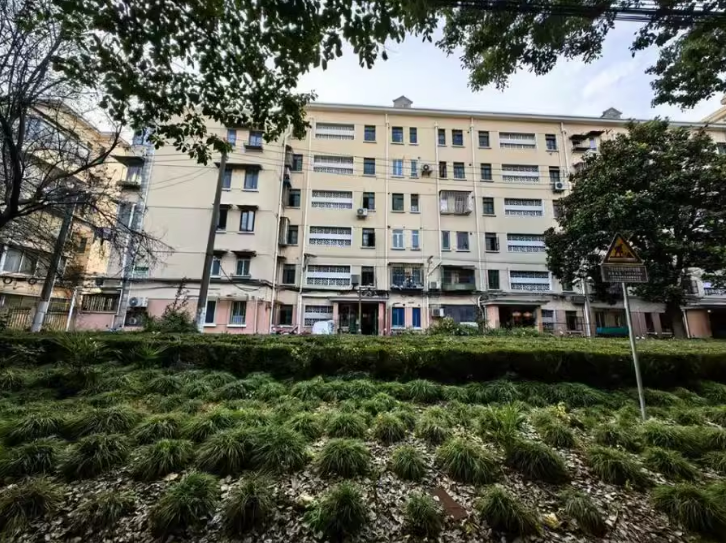 上海市宝山区通河二村105栋6F 