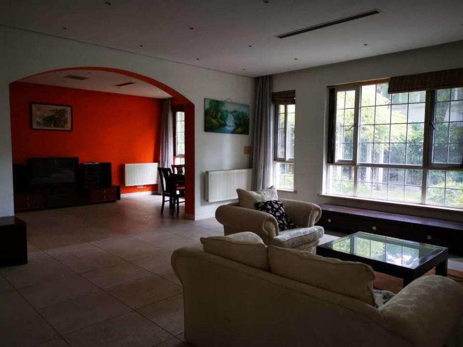 上海市青浦区久事西郊花园269栋 