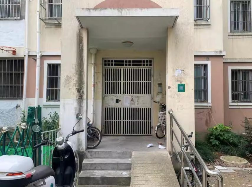 上海市嘉定区双佳翠庭82栋2F 