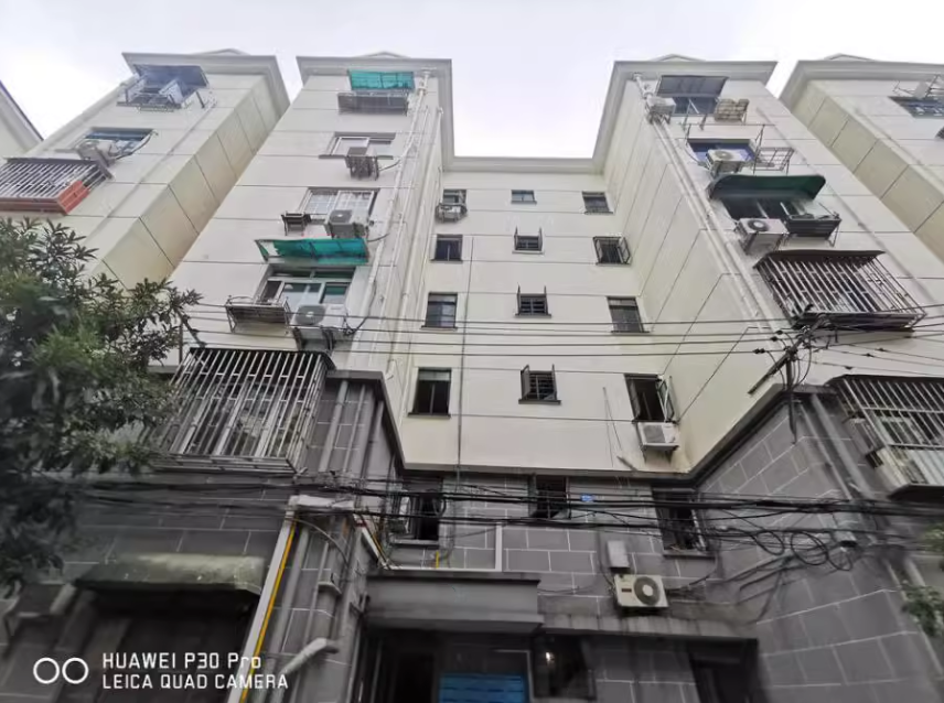 上海市普陀区水塘小区12栋5F 