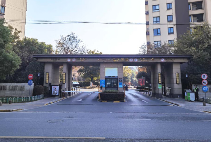 上海市宝山区信达蓝庭200栋18F 