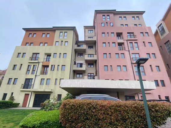 上海市闵行区西庭网球俱乐部和公寓21栋4F 