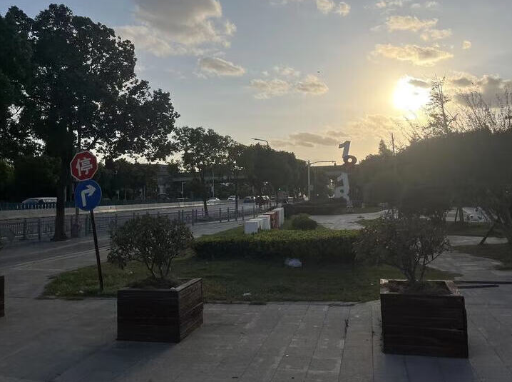 上海市青浦区领第漫生活国际1818栋1F 