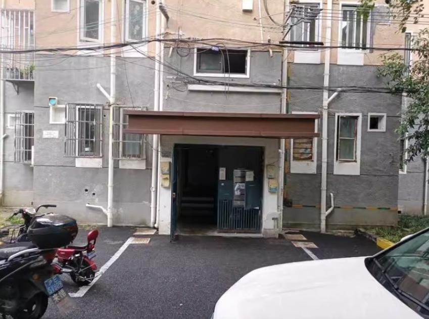 上海市金山区海棠新村25栋1F 