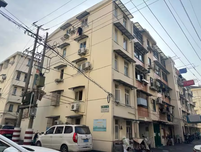 上海市徐汇区日晖二村77栋1F 