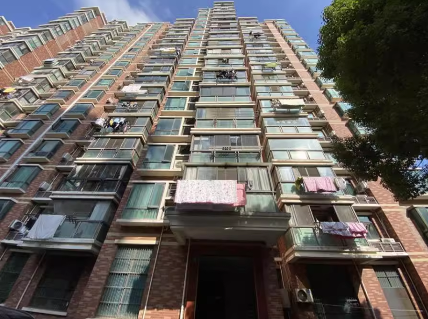 上海市金山区金天地花园45栋12F 