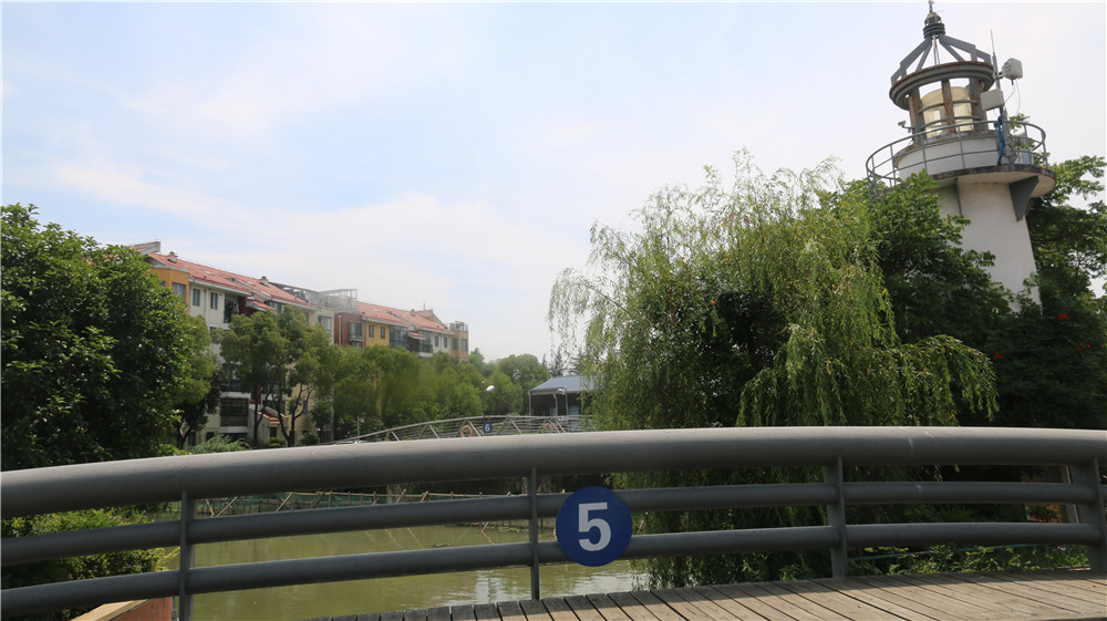 上海市青浦区顺驰蓝湾锦都13栋2F 