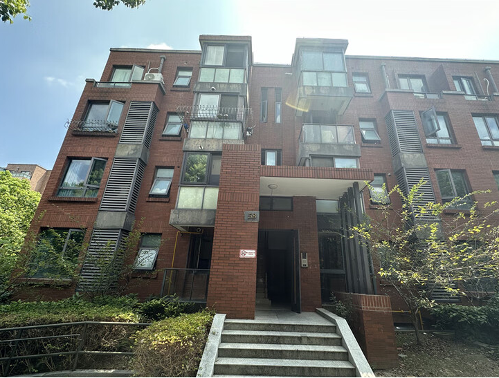 上海市浦东新区滴水湖馨苑58栋4F及车位 