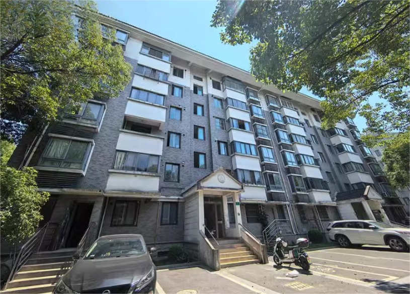 上海市嘉定区华亭佳苑5栋4F 