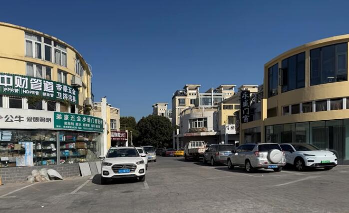 上海市金山区华光紫荆苑沿街商铺 