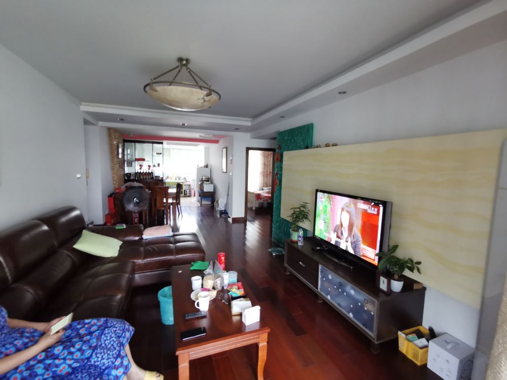 上海市金山区书香门第18栋8F 