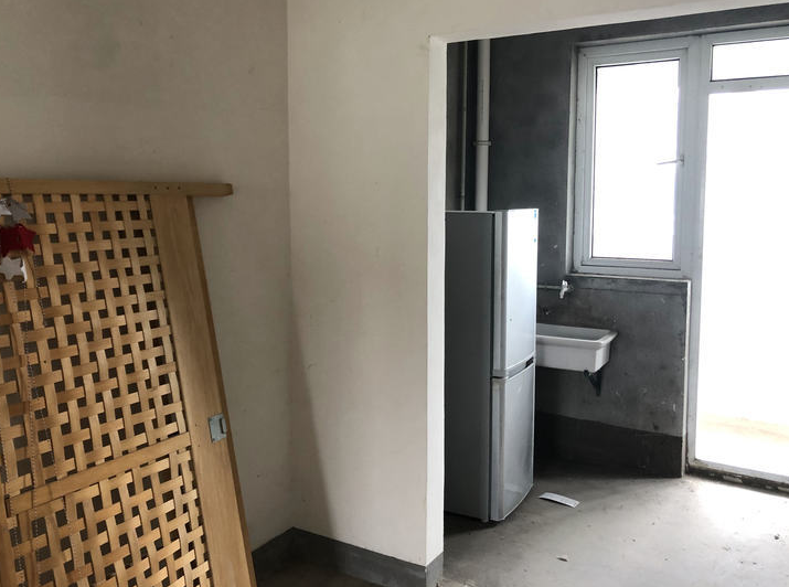 上海市崇明区裕鸿佳苑25栋5F 