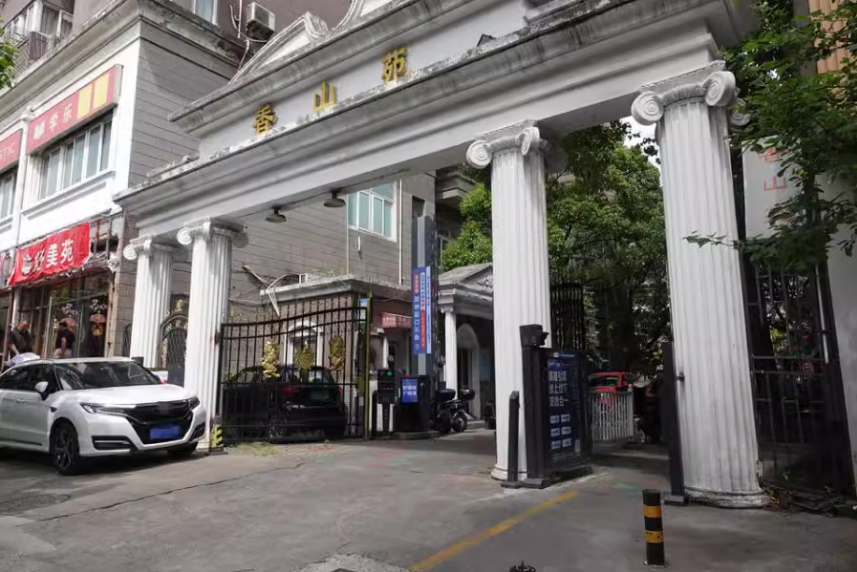 上海市普陀区香山苑4栋1F 