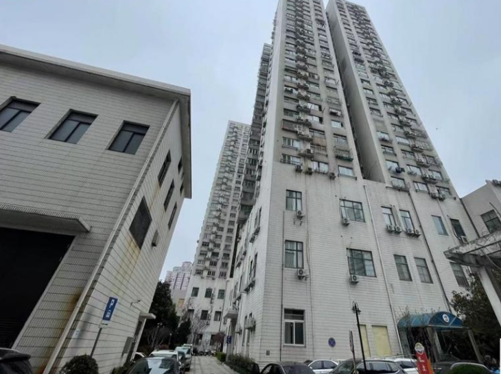 上海市长宁区天诚花苑2栋6F 