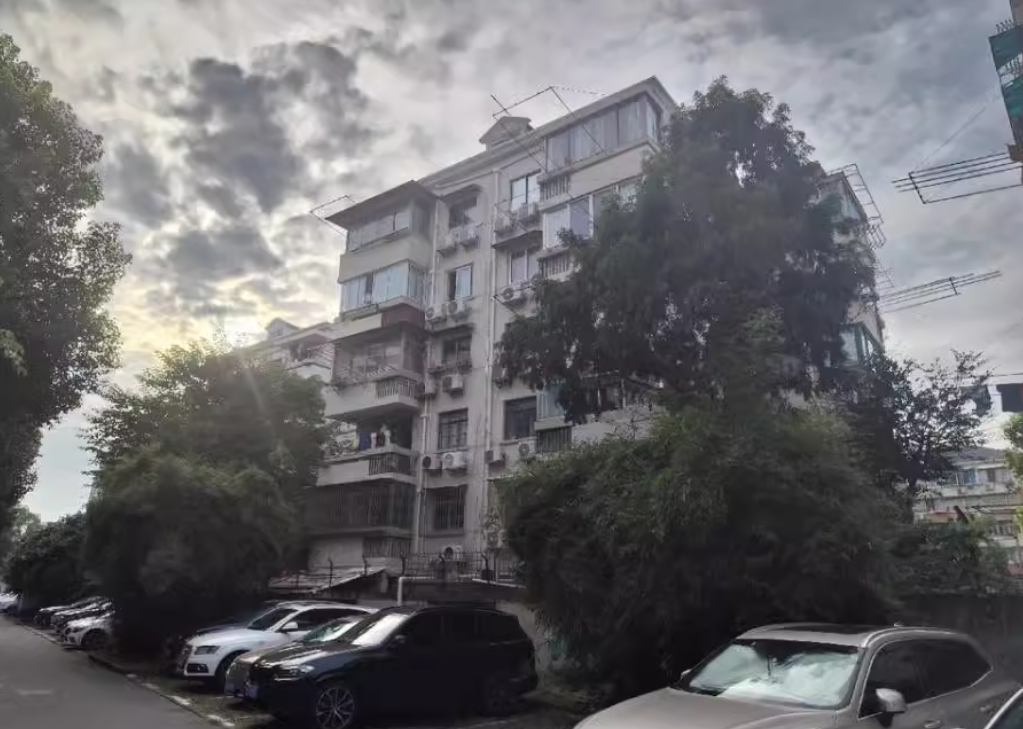 上海市虹口区忠烈小区11栋2F 