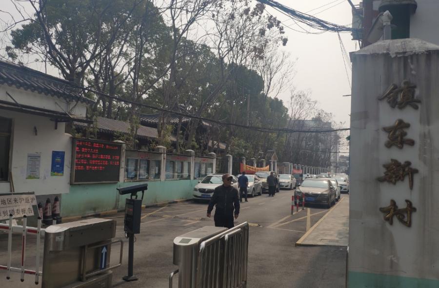 上海市宝山区镇东新村7栋3F 