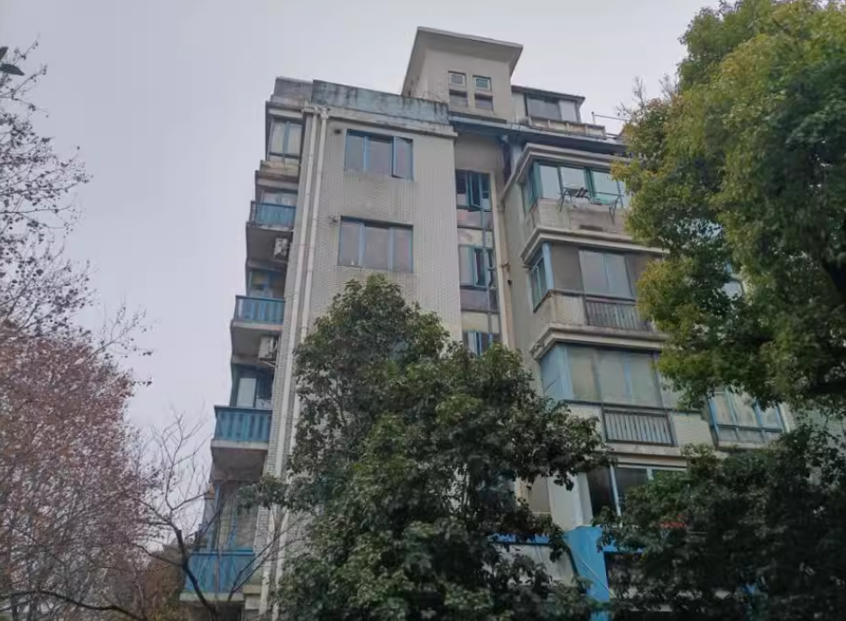 上海市宝山区嘉华苑27栋1F 