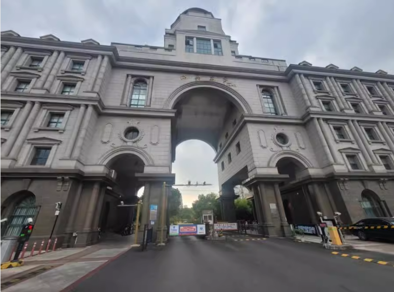 上海市松江区西南名苑38栋5F及地下室 