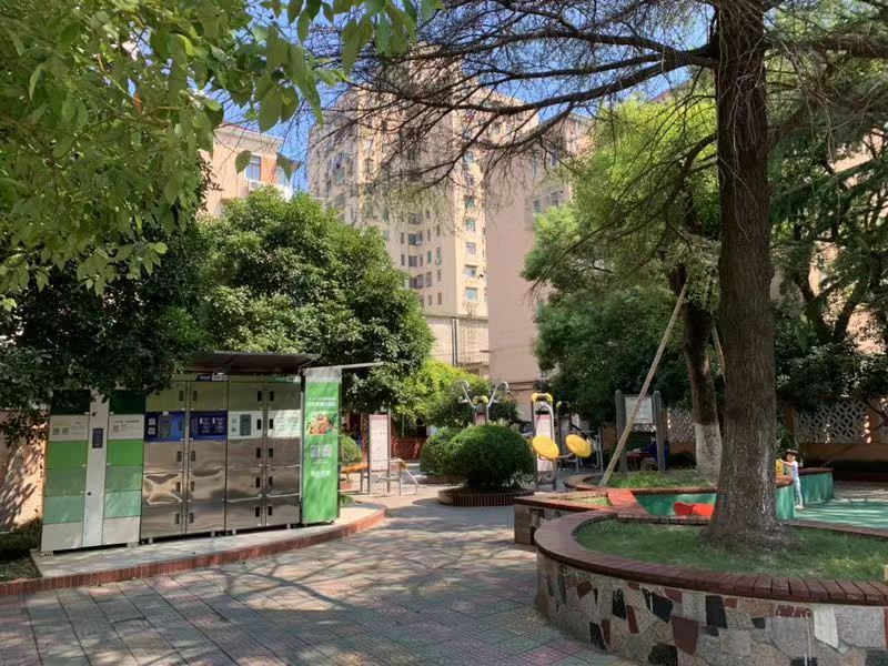 上海市宝山区宝钢六村16栋4F 