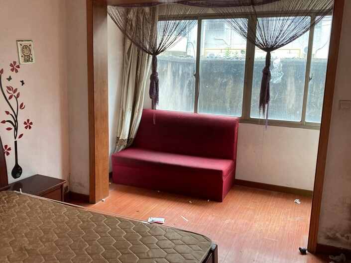 上海市奉贤区北虹新村5栋1F 