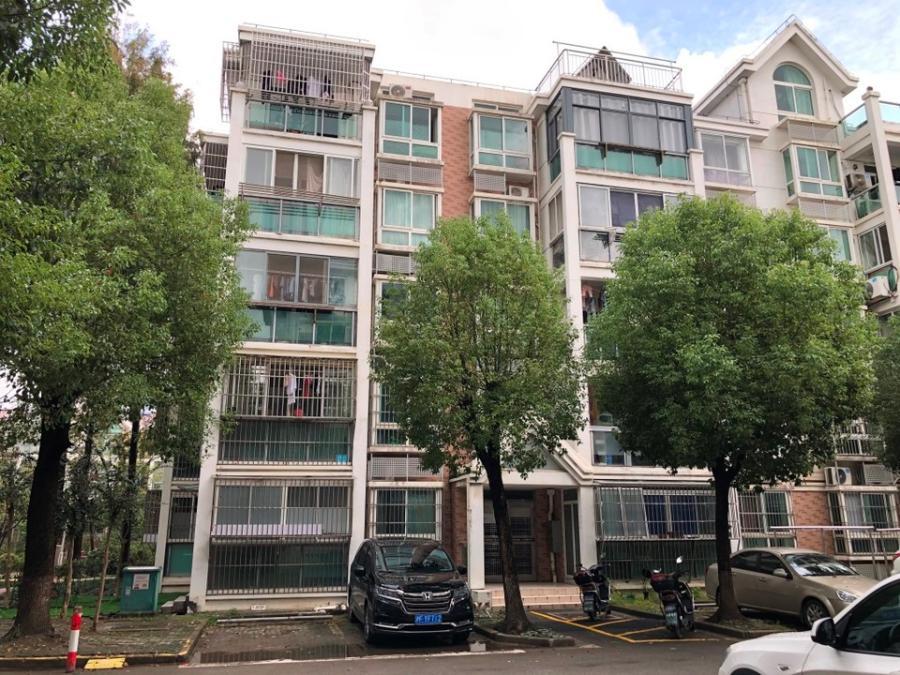 上海市青浦区现代华庭一期16栋4F 