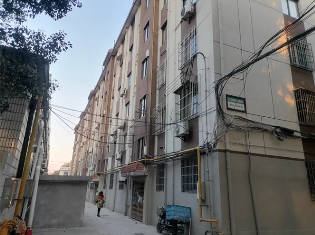 上海市奉贤区贝港南区664栋1F 