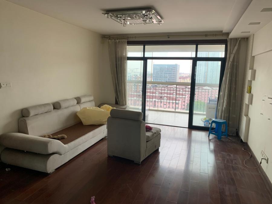 上海市金山区东岭豪苑1栋12F 