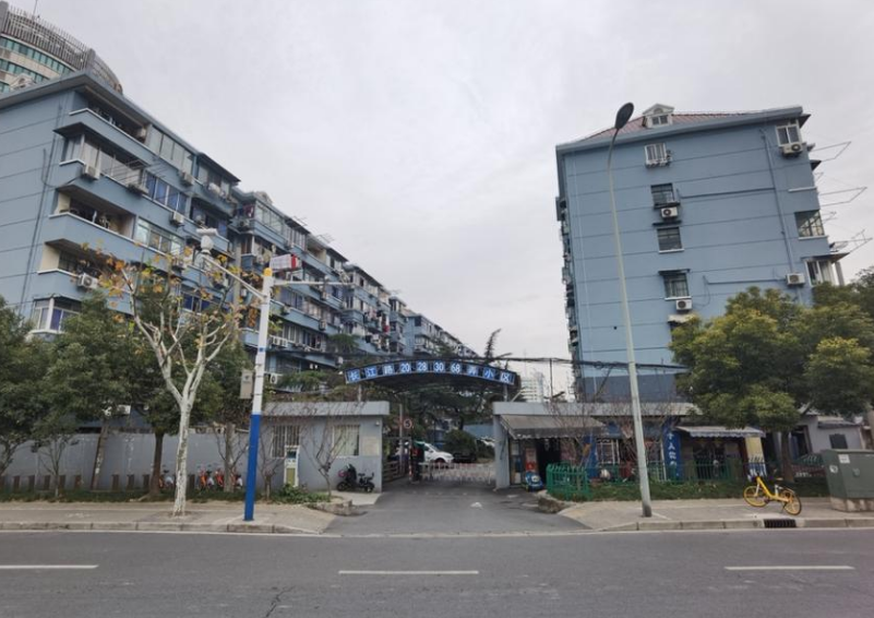 上海市宝山区长江路28弄小区8栋1F 