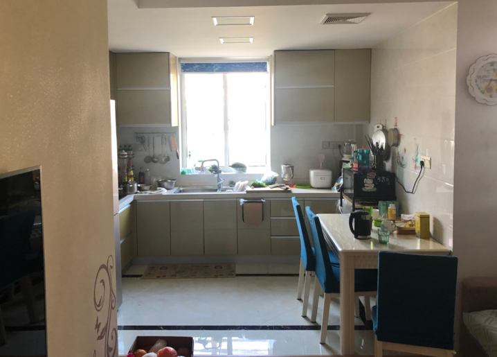 上海市浦东新区莲中小区3栋5F 