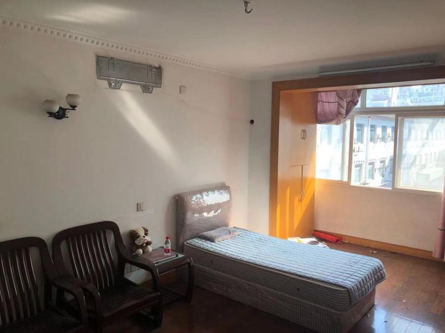 上海市浦东新区金顺小区2栋3F 