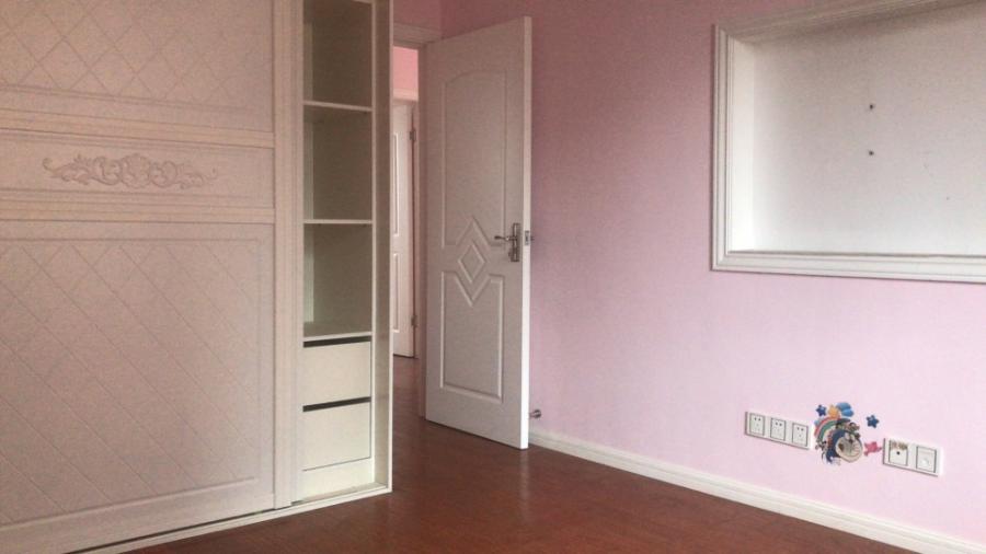 上海市嘉定区金沙鼎苑20栋12F 