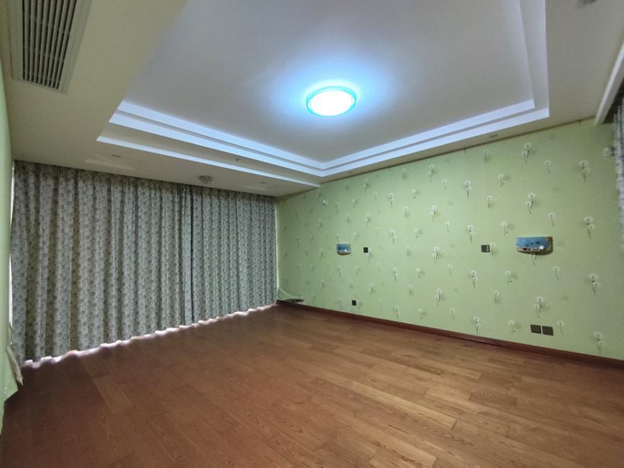 上海市浦东新区丝庐雅苑1期73栋1-3F及车位 