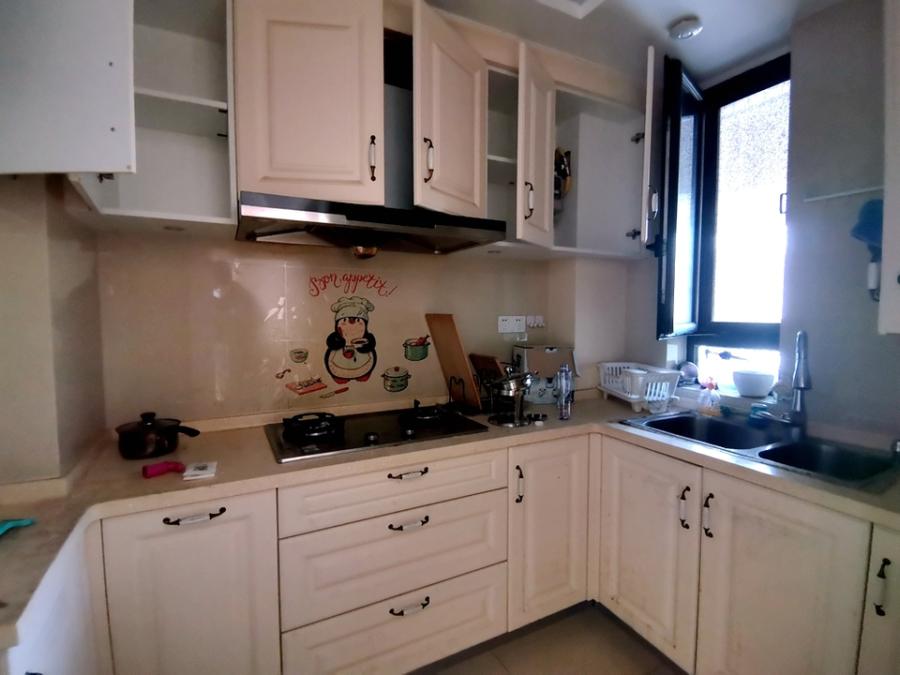 上海市浦东新区九龙仓兰廷23栋17F 