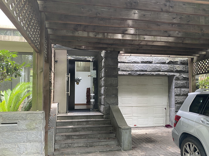 上海市浦东新区中科大学村康桥镇1022栋 