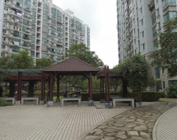 上海市宝山区新月翡翠园13栋1F 