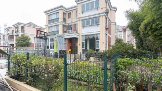 上海市松江区海立华亭85栋 