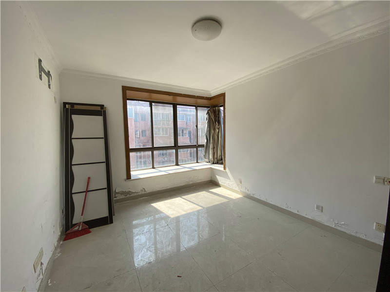 上海市闵行区剑桥丽苑小区16栋6F 