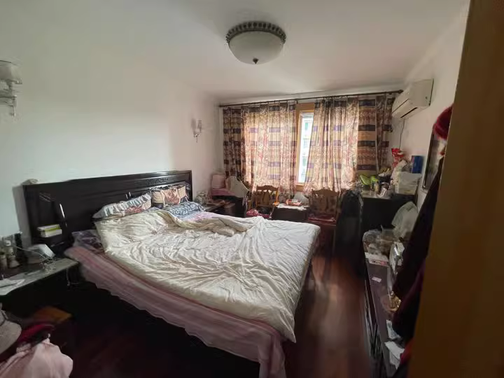 上海市宝山区宝山八村143栋3F 