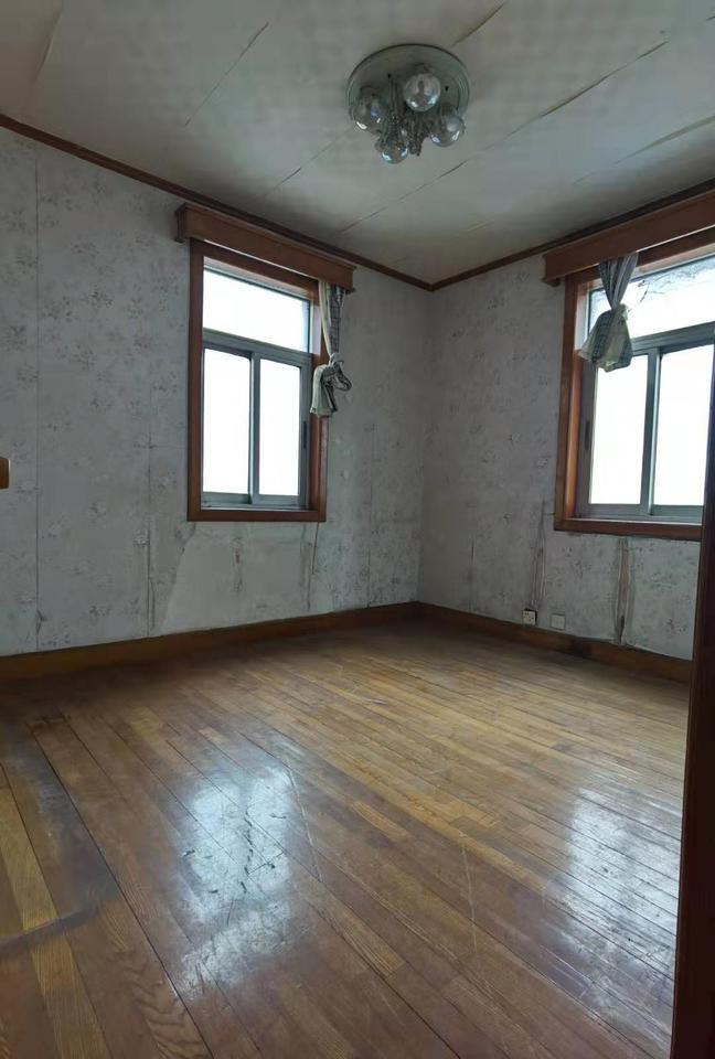 上海市普陀区甘泉新村5栋7F 