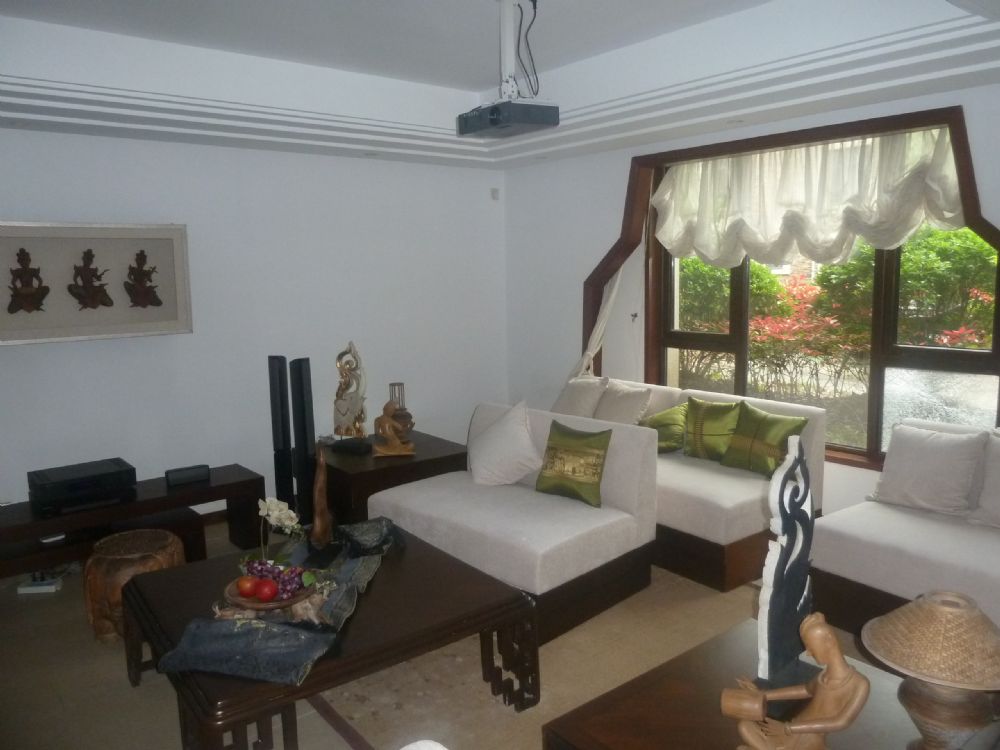 上海市崇明区通用昱墅港西镇151栋 