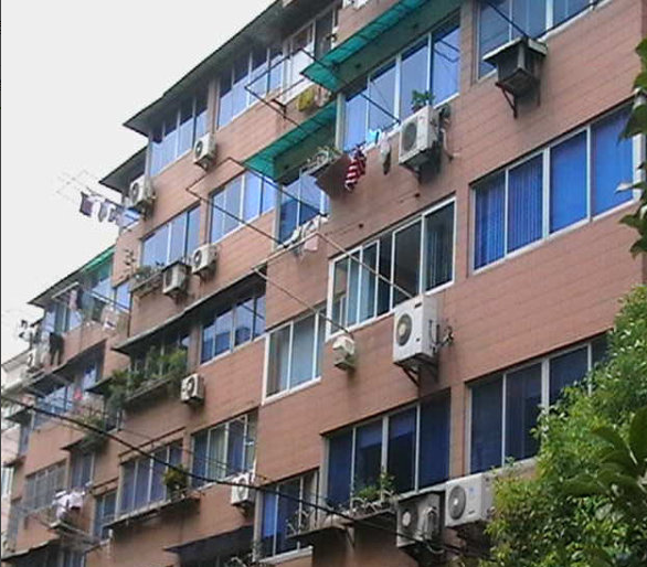 上海市徐汇区南宜花苑3栋3F 