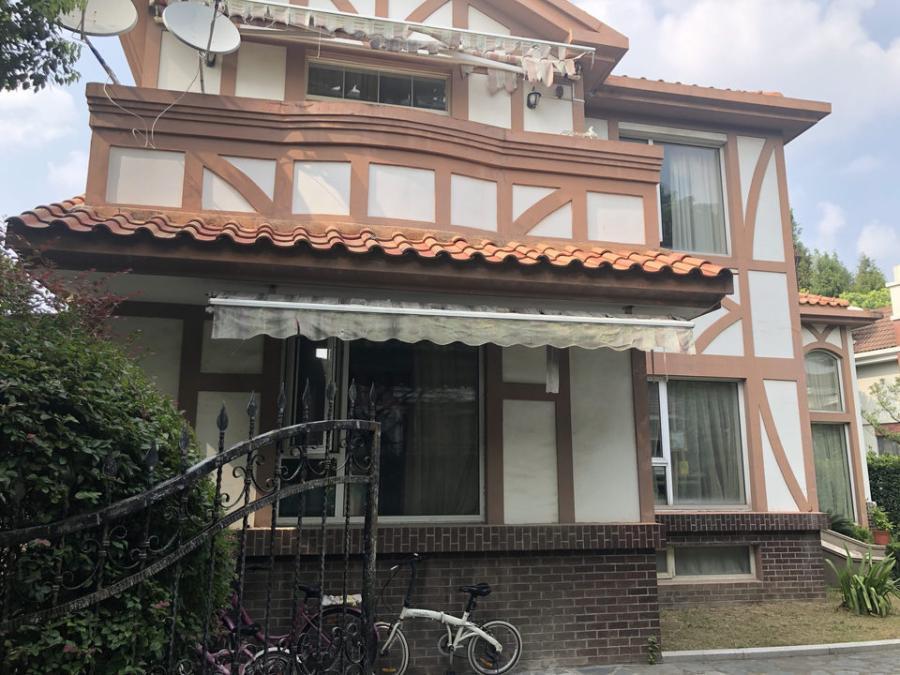 上海市青浦区西郊紫郡徐泾镇31栋 