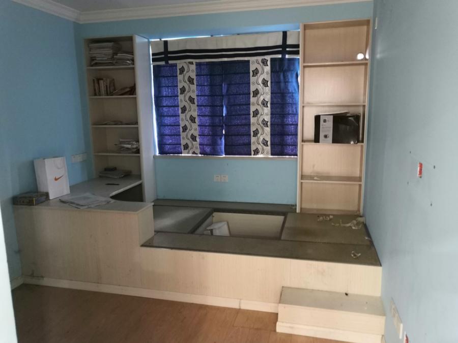 上海市宝山区乾溪三村70栋4F 