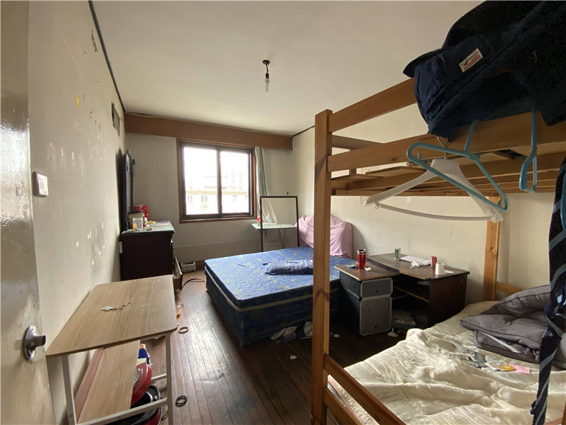 上海市徐汇区和平小区3栋6F 